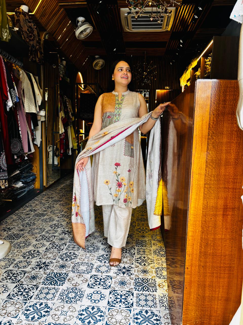 Cut Sleeve Kurti Suit Set – Embroidered Ethnic Wear for Women