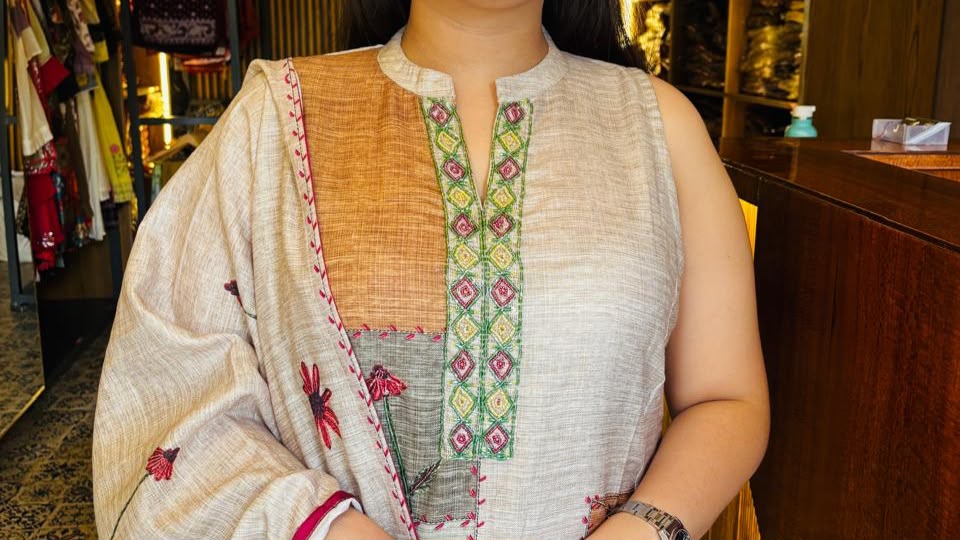 Cut Sleeve Kurti Suit Set – Embroidered Ethnic Wear for Women