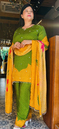 Magenta Farsi Suit with Leheriya Print