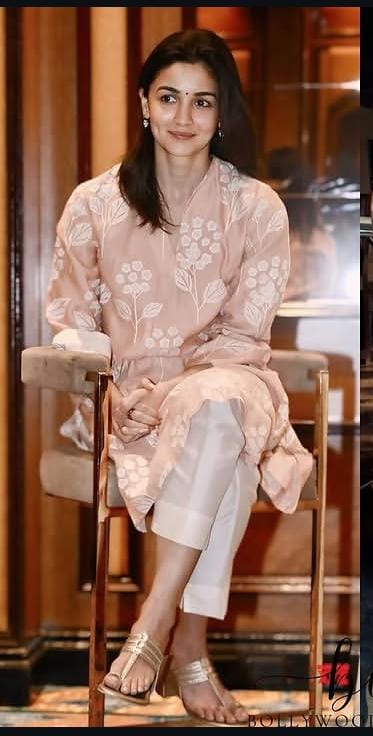 Alia Bhatt Inspired Parrot Green Suit – Pure Mul Chanderi